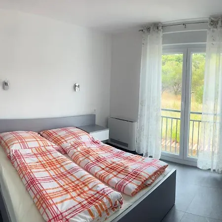 Lana Apartman Rab Town