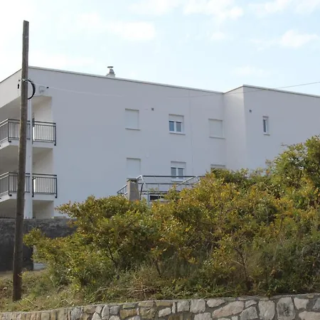 Lana Apartman *