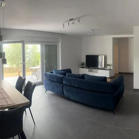 Lana Apartman *